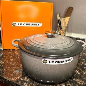 Le Creuset Round Dutch Oven 7 1/4 Qt - Oyster